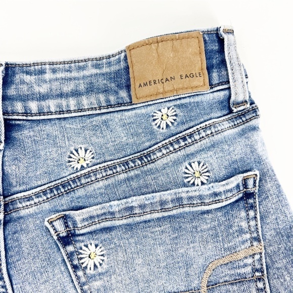 ✅ AMERICAN EAGLE Hi Rise Shortie Embroidered Daisy Stretch Denim Shorts SIZE 0 - Picture 3 of 8